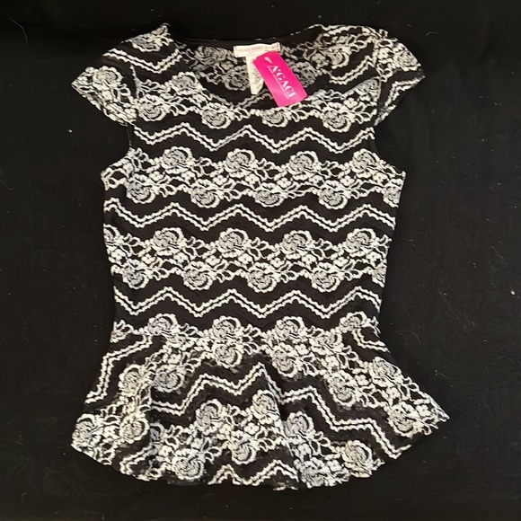 Lacy sheer top. - Picture 1 of 6